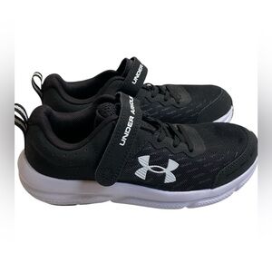 NWOB Under Armour Boys Kids Assert 11 Black/White Athletic Shoes Sneakers - 3Y